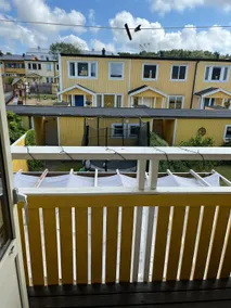 Spacious townhouse with patio and free parking - Image 5