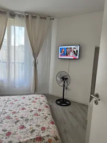 Modern and bright luxury apartment - Image 4