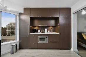 Yorkville Guest Favourite - former 4 Season Hotel! - Image 3