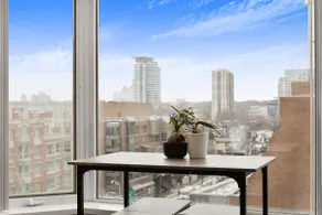 Yorkville Guest Favourite - former 4 Season Hotel! - Image 4