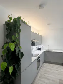 Luxury 2 Bedroom City Centre Retreat, Free Parking - Image 5