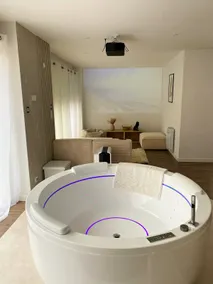 La Perle | Peaceful and intimate • Terrace + Jacuzzi - Image 3
