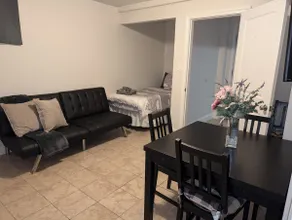 Cozy Brighton Apartment near St. Elizabeth’s - Image 2