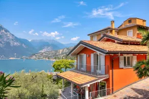 Villa Il Paradiso Di Gabri: Lake-View Villa with Garden - Happy Rentals - Image 2
