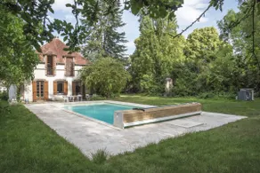 Charming property with heated pool - Image 4