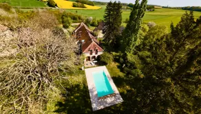 Charming property with heated pool - Image 3