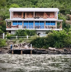 Casa Macchi – Oceanview Stay in Providencia - Image 2