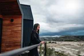 Luxury Lakefront Cabins in the Desert - Image 4