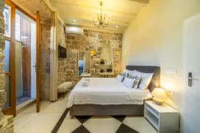 Quiet Old Town 4BR w/ Private Terrace - Image 3
