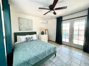 Cozy Spacious Private Home, Gated w/Mountain View - Image 2