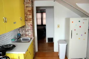 Charming upstairs apartment - Image 5
