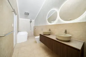 Spacious 2-Storey CBD House | Free Parking - Image 2