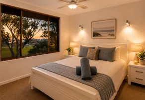 Relaxed Coastal Retreat Walk to Beach - Image 5