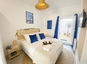 Le Santorini 3* city center & private terrace - Image 4