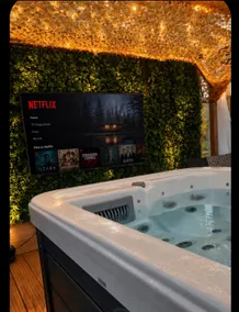 Adult escape, unlimited private hottub, sauna - Image 2