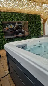 Adult escape, unlimited private hottub, sauna - Image 4