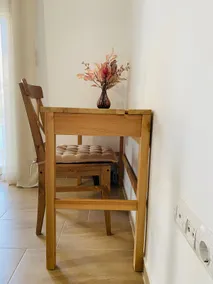 Azure House: Spacious & Bright | 1' to Metro - Image 4