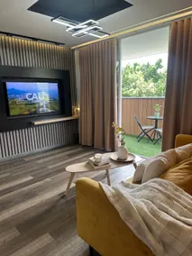 Jacuzzi overlooking the city, comfort and elegance - Image 2