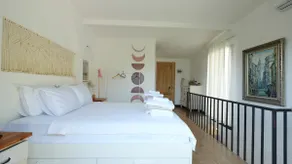 Stay at Yellow House in Yeşilüzümlü. - Image 2