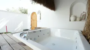 Stay at Yellow House in Yeşilüzümlü. - Image 3