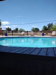 6 bed sl 12 dock pool hot tub 12 min rocker b - Image 3
