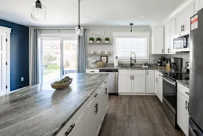 Coastal Retreat w/fire pit •5 Min to beach•Dogs ok - Image 2