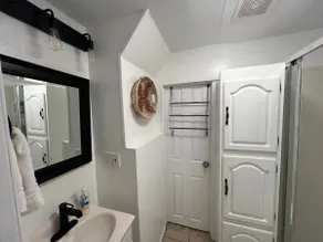 The Johnson House - Image 5