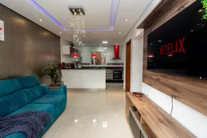 Complete Triplex with 2 En-Suites, 3 Parking Spaces & Security - Image 3