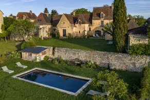 17th-century residence · View of 5 castles · Heated pool - Image 3
