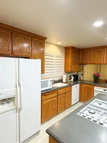 Full 3 Bedroom Home w/ room to Park Anything - Image 3