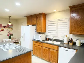 Full 3 Bedroom Home w/ room to Park Anything - Image 4