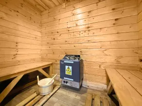 Rustic Rhondda Retreat w Private Hot Tub & Sauna - Image 2