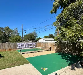 Eclectic Design| Hot Tub| Fire Pit| Pickleball - Image 2