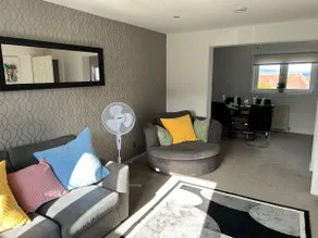 Spacious one bedroom flat, entire property. - Image 3