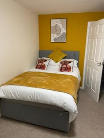 Spacious one bedroom flat, entire property. - Image 5