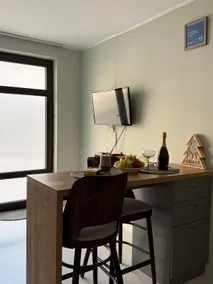 Cozy studio near the park with huge verandah Free parking - Image 5