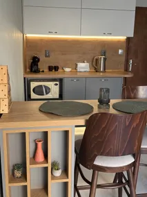 Cozy studio near the park with huge verandah Free parking - Image 3