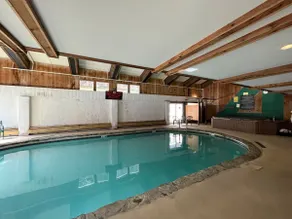 Mid-mod VT Dream Chalet near skiing and lake with Clubhouse hot tub, pools - Image 5