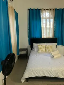 Burwood Breeze Retreat 5 mins to beach AC WiFi - Image 5