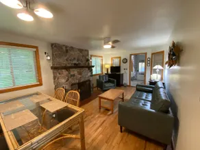 Secluded lakefront cottage - fire pit, kayaks. - Image 4