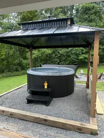 The Little Farmhouse Hot Tub & Wine Country - Image 2