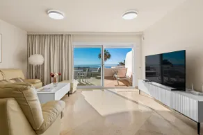 No.1 Beachfront Cosy apartment - Image 3