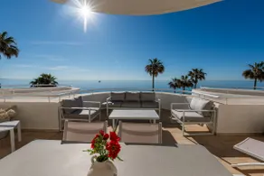 No.1 Beachfront Cosy apartment - Image 2