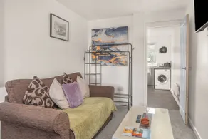 Apt 1: Newly renovated cosy flat - By ShireStays - Image 5