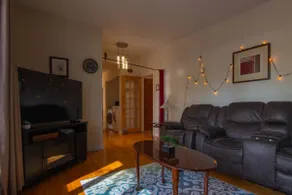 Cozy Home – 6 people – Centropolis & Carrefour Laval - Image 2