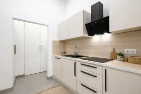 3 Stops to City Center | Bright Design-Apartment - Image 4