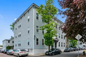 Southie Condo-By Subway-Bring Pets-Pool Table - Image 3