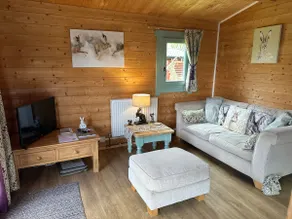 Leveret’s Rest Log Cabin & Private Hot Tub - Image 2