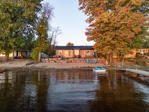 Waterfront Cozy Cottage, Hot Tub and Amazing Views - Image 2