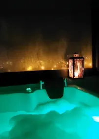 Urla two-storey duplex house with fireplace and Jacuzzi - Image 4